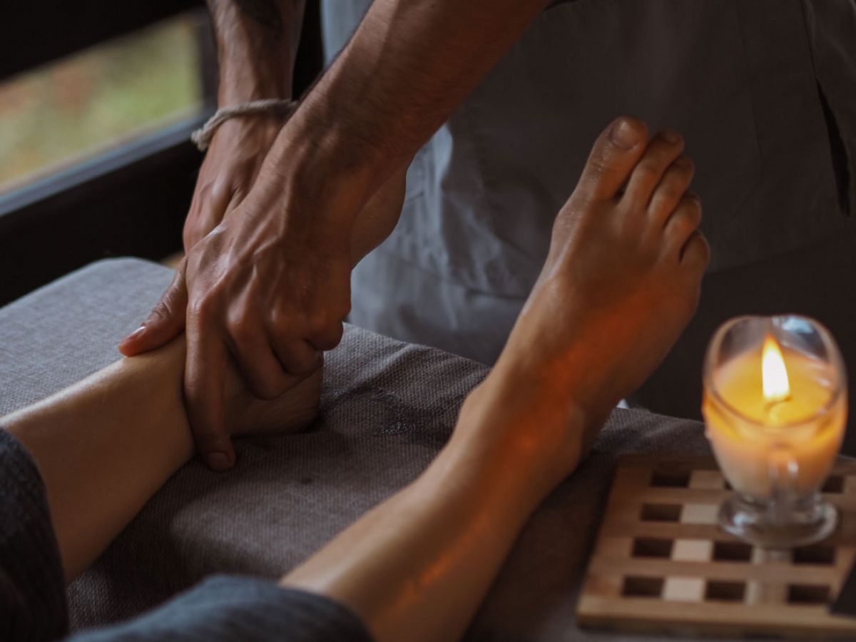 thai foot reflexology massage